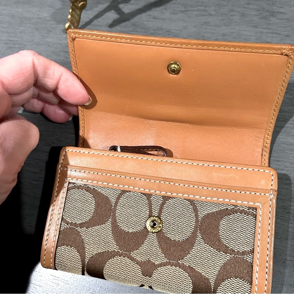 🏷️ - Coach wallet- EUC - Picture 5 of 7